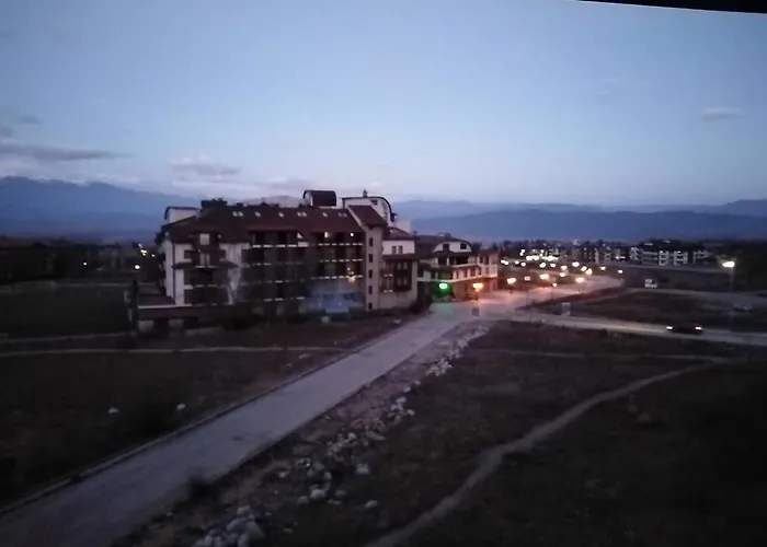 Royal Towers - 945 Apartment