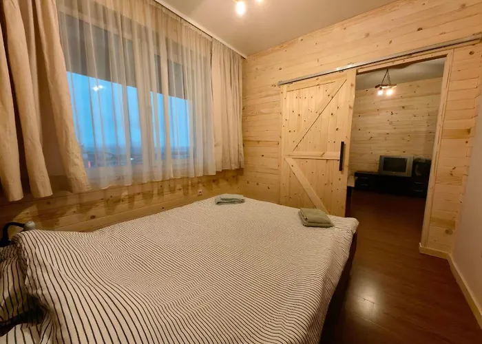 Royal Towers - 945 Apartment